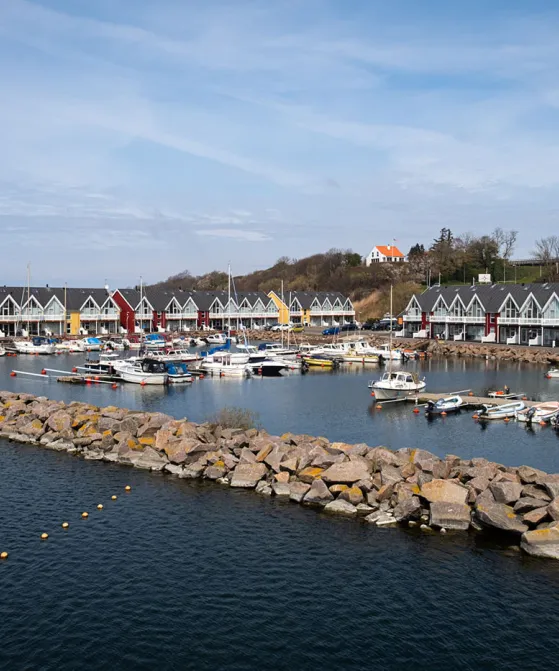 I Hasle på Bornholm finder du et dejligt havnemiljø