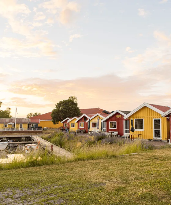 Gamle gule og røde fiskerhuse i Nexø