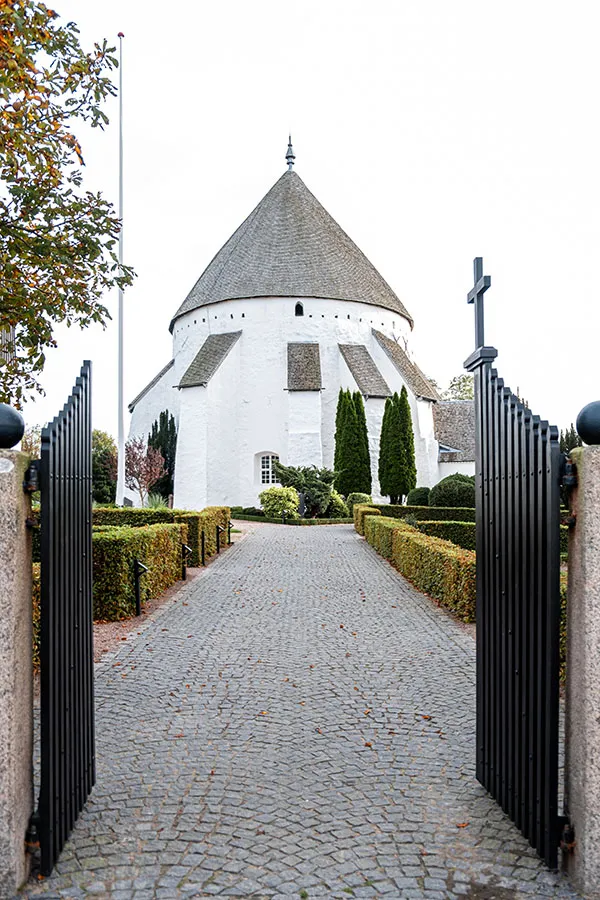 Besøg Østerlars Rundkirke på Bornholm