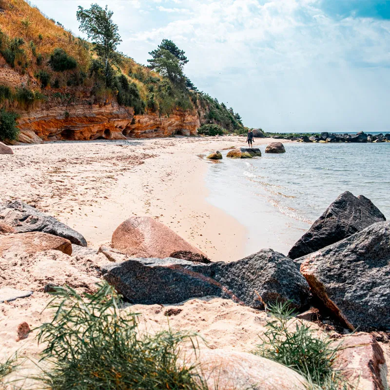 Galløkken strand er utrolig smuk med sit bløde sand og flotte klippesider