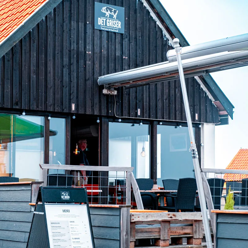 Det Griser er en lille food joint og ligger ved havnen i Allinge 