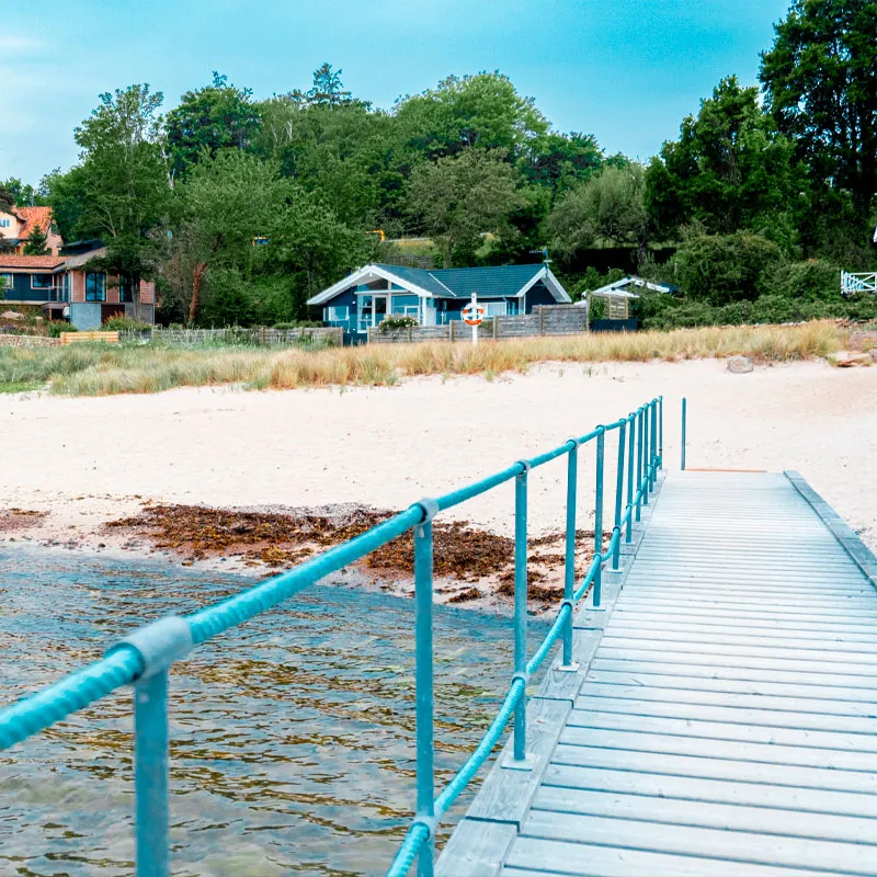 I Sandkås er der flere gode strande lige ved siden af hinanden; denne ligger til højre for parkeringspladsen og kiosken