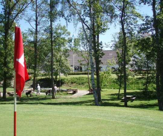 Golf package: Accommodation incl green fee and return ferry Ystad-Rønne