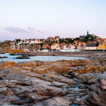 Gudhjem ligger smukt placeret på en bjergside og helt ned til vandet på Bornholm