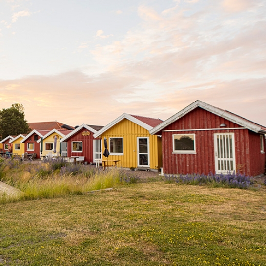 Gamle gule og røde fiskerhuse i Nexø