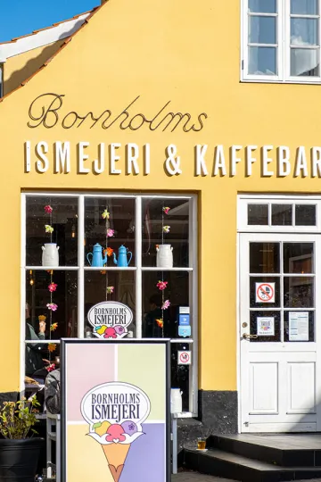 Bornholms Ismejeri og Kaffebar i Svaneke serverer en af de bedste is på Bornholm