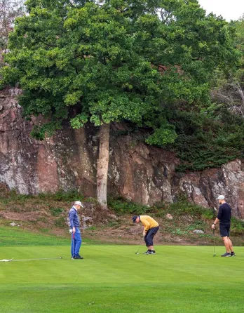 Spil golf i naturskønne omgivelser på Bornholm