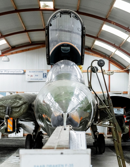 Tag et kig ind i den imponerende Draken-jetjager på Bornholms Tekniske Samling
